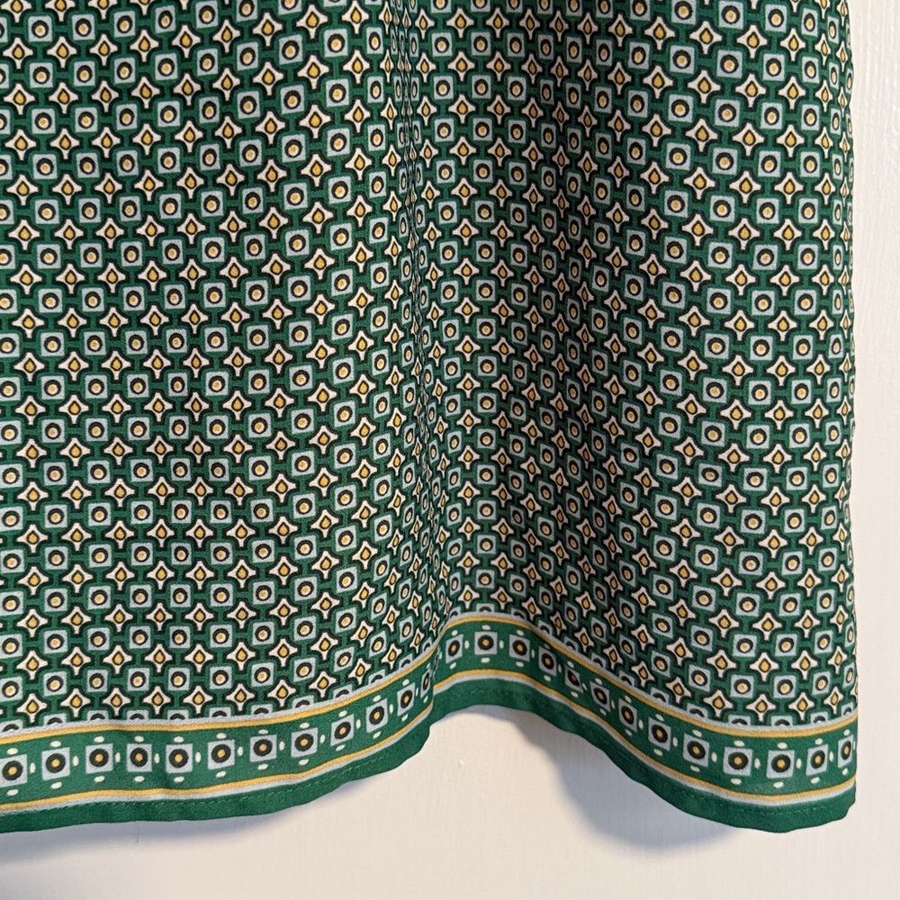 ☀️ Max Studio Green Patterned Ruffle Detail Blouse - Picture 6 of 6